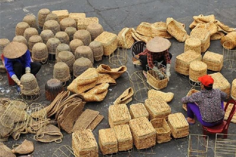 Los productos artesanales están hechos de jacintos de agua.