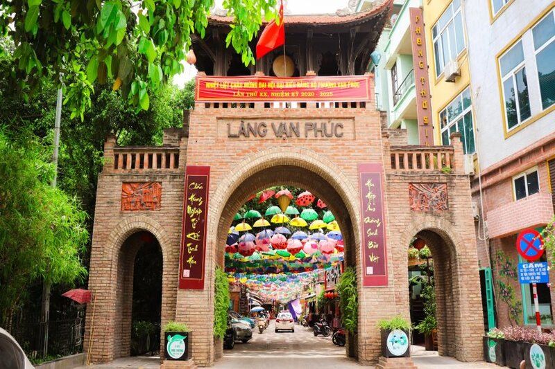 L'entrée du village de la soie de Van Phuc (source: nguoihanoi)