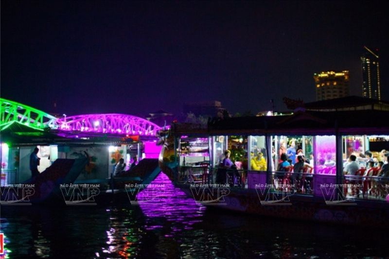 La música de la corte real en el río Perfume durante un viaje a Hue Fuente: vietnam.vnanet.vn.