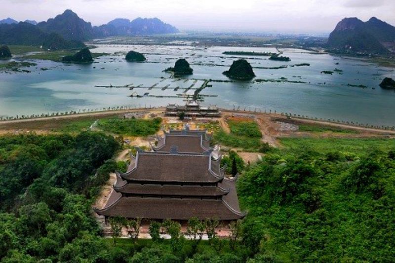 pagode tam chúc - une des plus belle pagodes du Vietnam