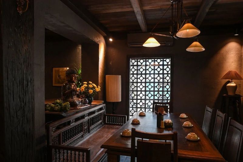 L'espace intérieur du restaurant Tam Vi à Hanoi 