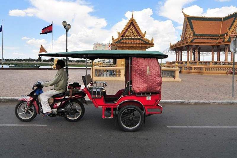 Un rickshaw, antepasado del tuk-tuk - Fuente: Canva