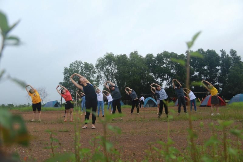 yoga dans le company trip d'aucoeurvietnam