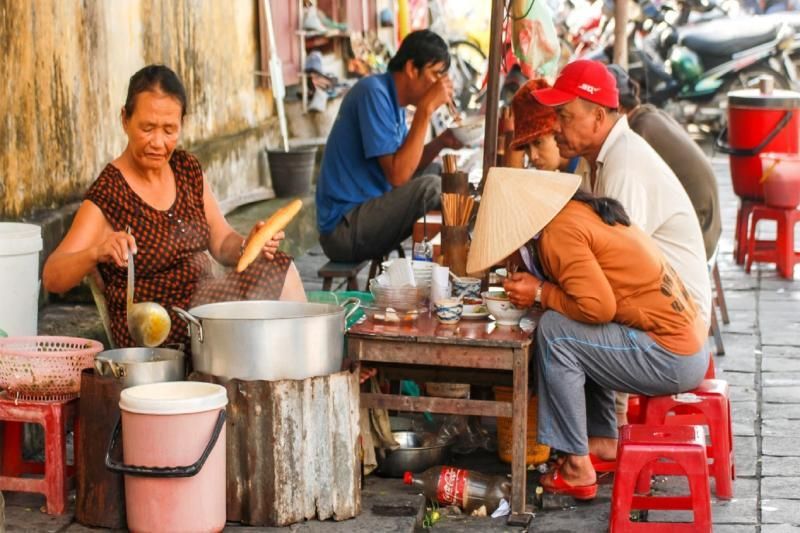 Comida callejera en Saigón (Fuente: Van hoa duong pho)