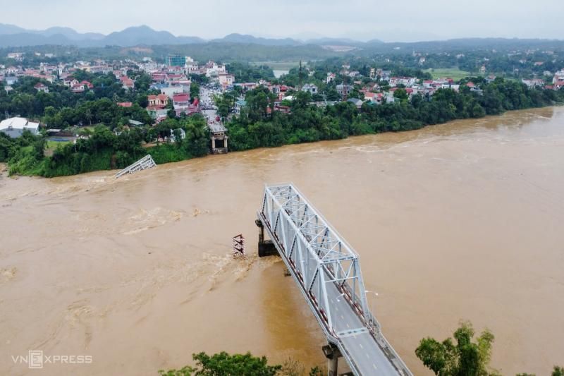 El puente Phong Chau en la provincia de Phu Tho en la mañana del 9 de septiembre (Fuente: Vnexpress)