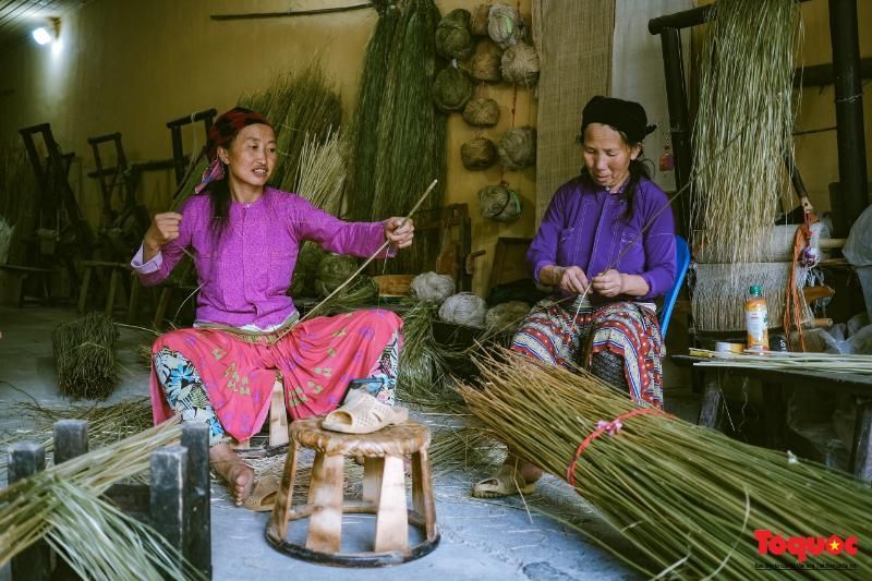 Mujeres hmong en Ha Giang (Fuente: Le journal de To Quoc)