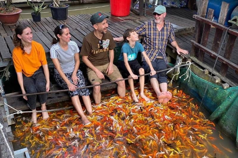 masaje con peces. Fuente: Cồn Sơn