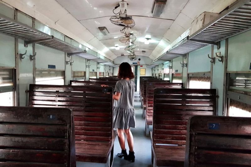 Asientos duros en los trenes nocturnos de Vietnam - Fuente: vivnpay.(tren nocturnos en vietnam)