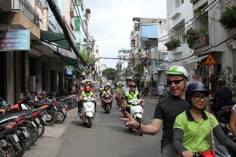 Visite la ciudad de Ho Chi Minh en scooter. Fuente de la foto: klook.