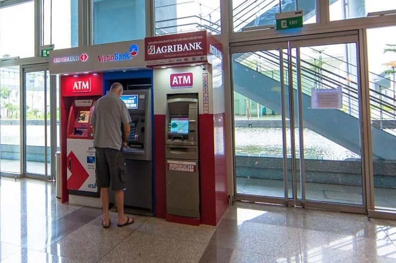 Cajeros automáticos en el aeropuerto de hanoi