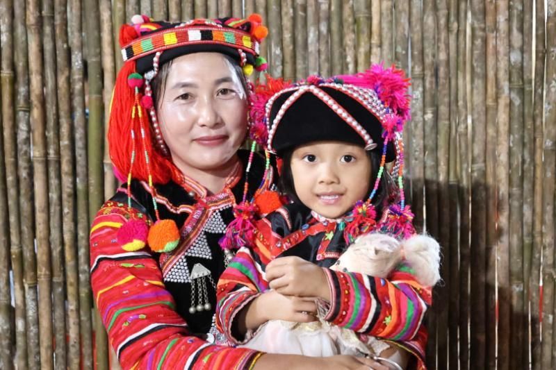 La belleza de las mujeres Ha Nhi con sus trajes tradicionales (Fuente: Hieu Tuyen)