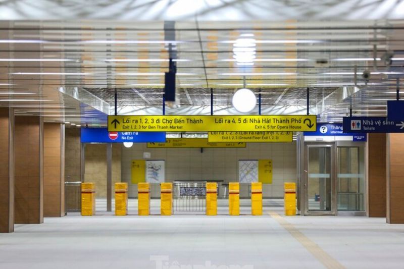 la salida de la estación de metro del teatro municipal.(línea de metro Ciudad Ho Chi Minh número 1)