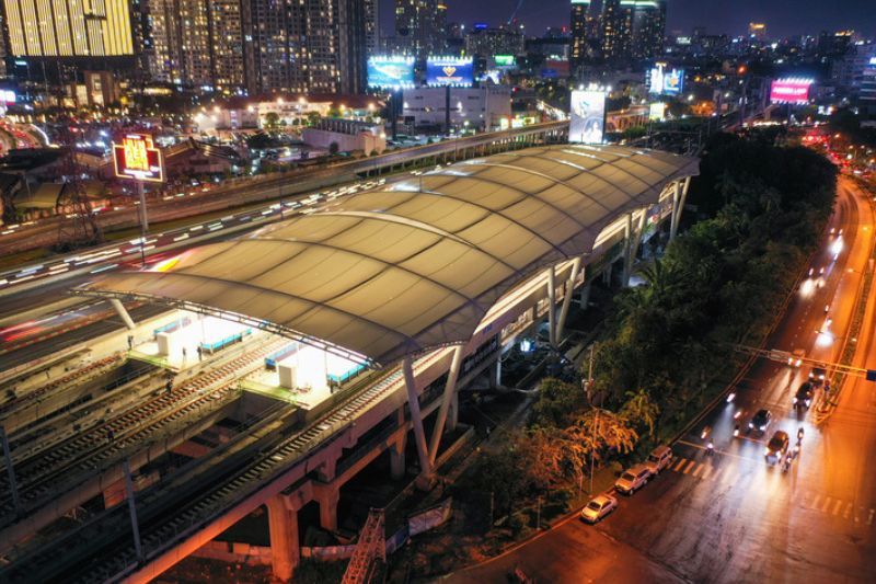 la station aérienne tân cảng, la plus grande, est destinée à devenir un point de correspondance pour la future ligne de métro n°5.