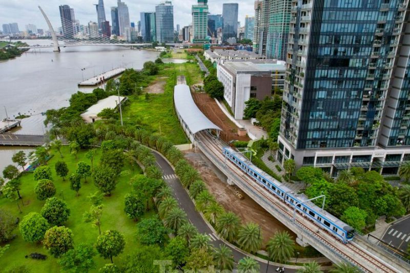 la zona de transición entre la estación de metro ba son y la estación aérea văn thánh.
