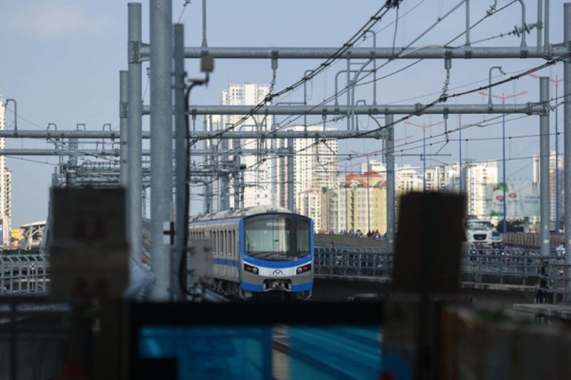 la línea n°1 del metro funciona todos los días de 5:00 a 23:30 horas.