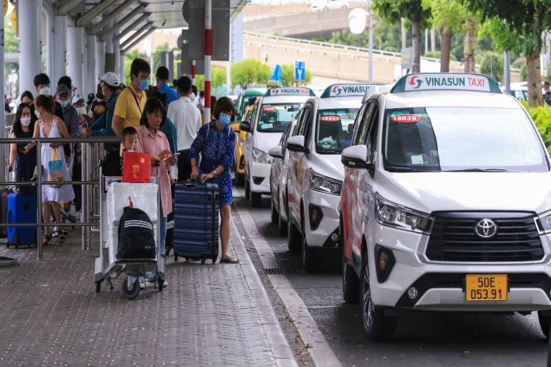 El servicio de taxi es de fácil acceso frente a la salida del aeropuerto (Fuente: Internet)