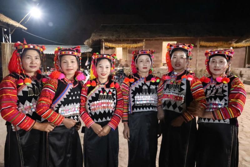 Mujeres Ha Nhi con sus trajes tradicionales (Fuente: Hieu Tuyen)