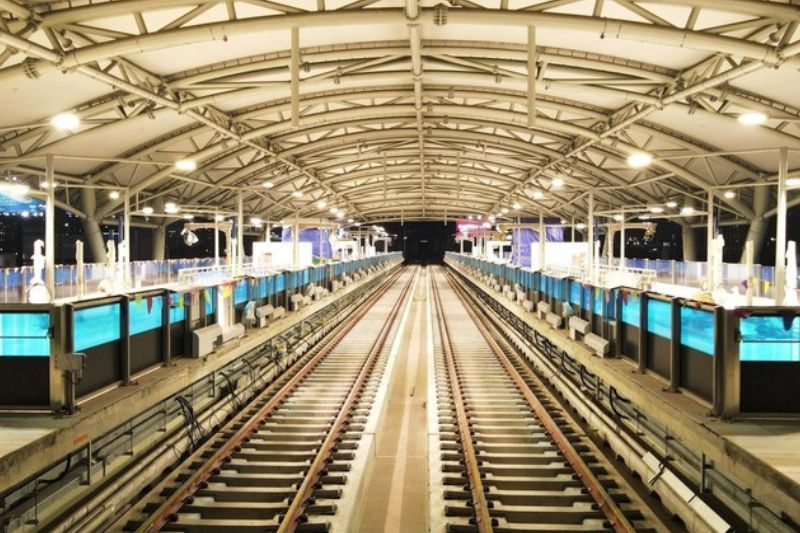 les stations aériennes sont également équipées d'un système d'éclairage moderne pour la nuit.