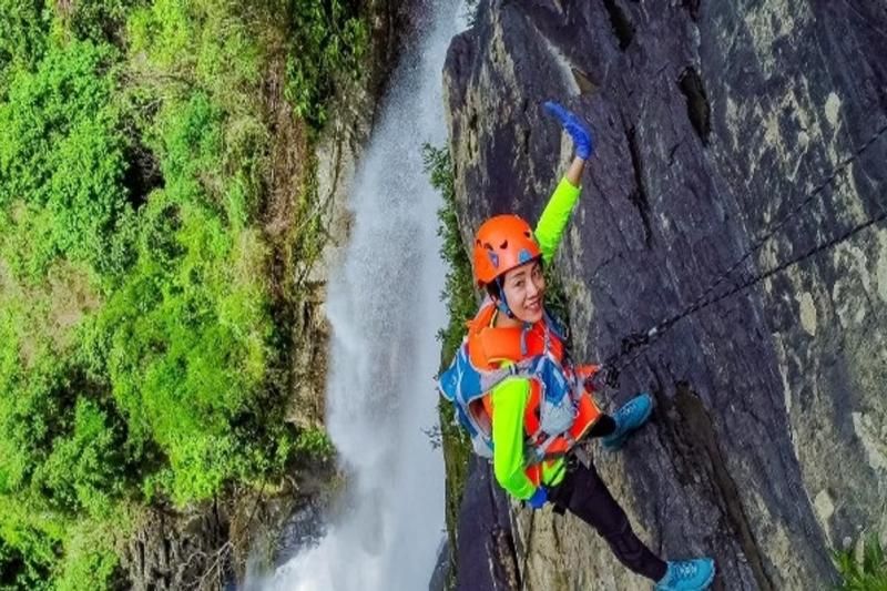 descente en rafting et escalade de cascades au vietnam