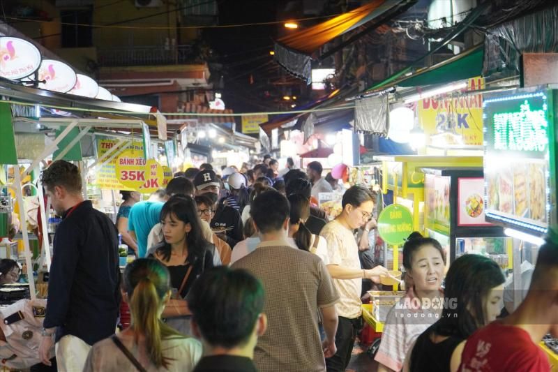 la rythme de vie dynamique au marché des fleurs ho thi ky