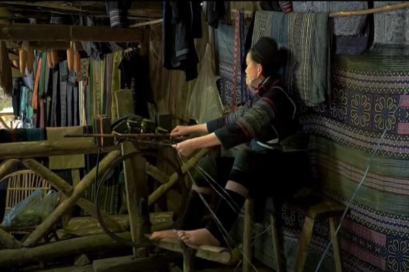 le métier de tissage de brocatelle se transmet de génération en génération