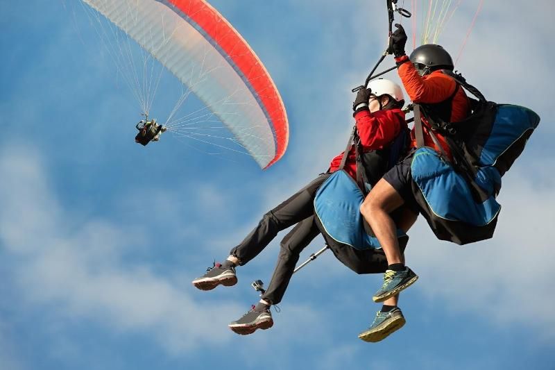 vivre l'expérience à la parapente lors de voyage au vietnam