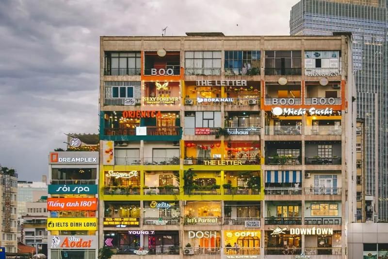 cafe apartement à la rue de piétonne de nguyen hue (1)