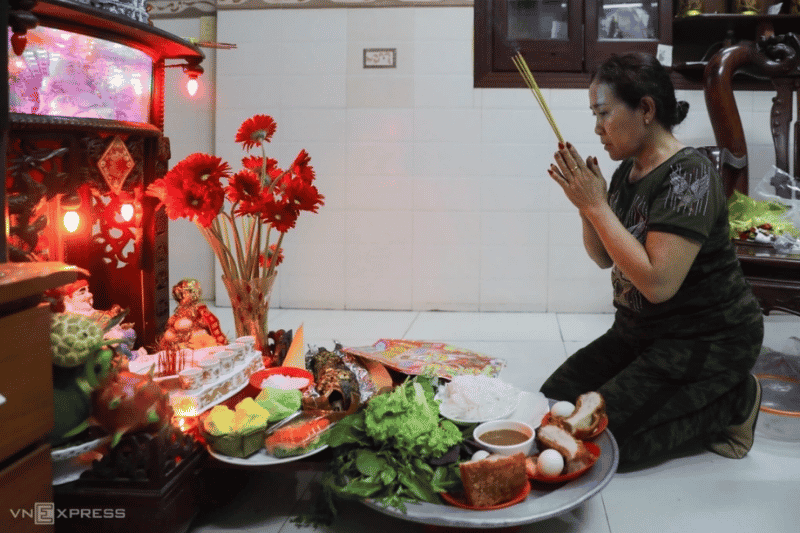 representación del genio de la tierra (Ông Địa) y el dios de la riqueza (thần tài) en la cultura vietnamita. fuente vnexpress - foto quynh tran