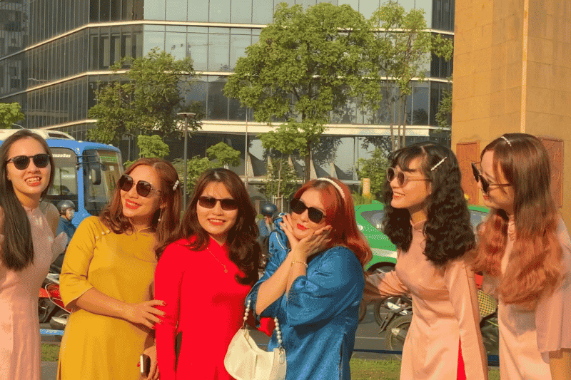 traje tradicional vietnamita (fuente aucoeurvietnam)