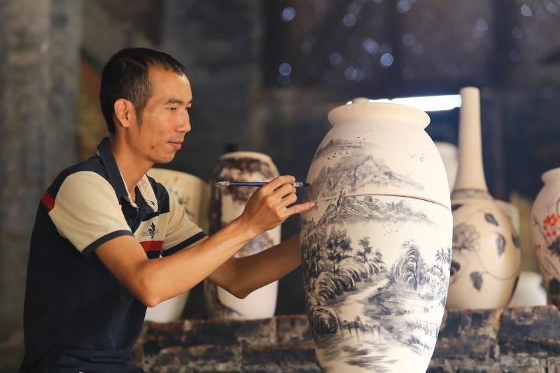 La beauté est dans le détail. Et dans les mains de Bát Tràng (source : Quang Vinh)