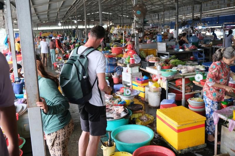 faire ses courses au marché local (source : Hieu Tuyen)
