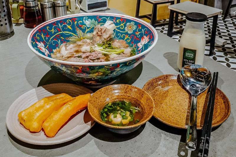 l'oeuf et le beignet pour manger avec le phở