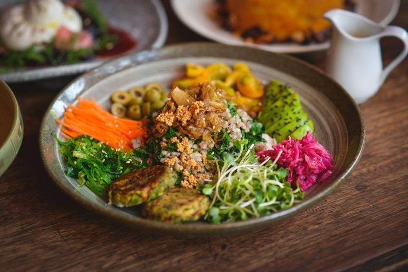 prem bistro & café - un des végétarien restaurants à saigon