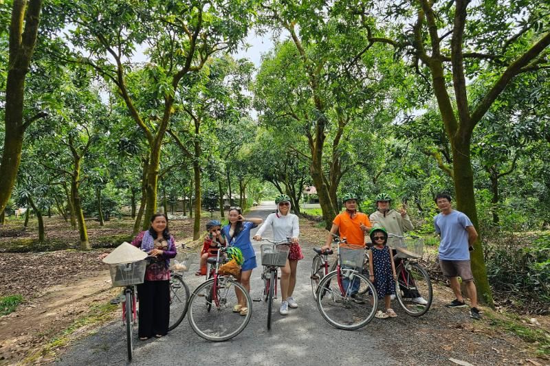 profiter de la nature en faisant du vélo avec votre famille (source : le homestay Ut Trinh)
