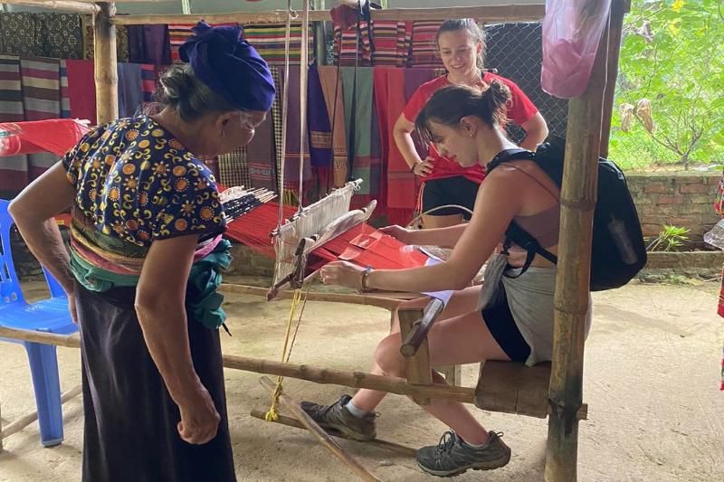 Pu Luong Ecostay - apprendre à tisser dans un village. Source : puluongecostay.com