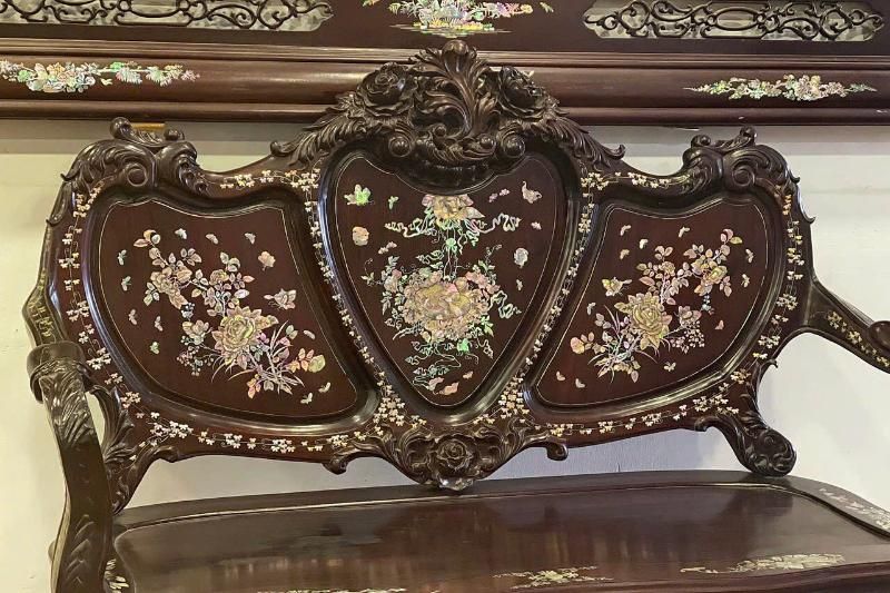 Une chaise en nacre splendide (source : dogovietxua)