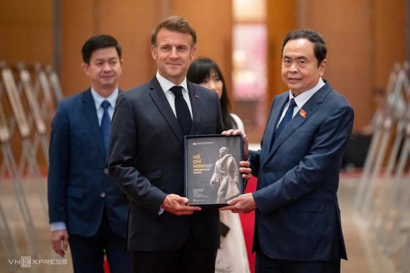 à l'assemblée du vietnam