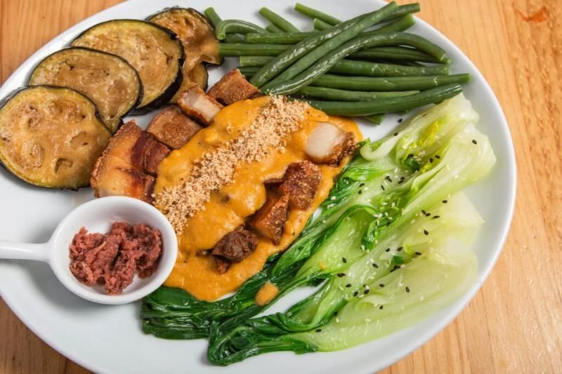 brassage unique de saveurs asiatiques et hispaniques, avec une touche d'influence américaine, la cuisine des philippines offre le saveur unique