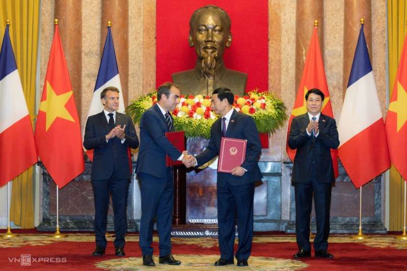 france vietnam remise de plusieurs documents de coopération
