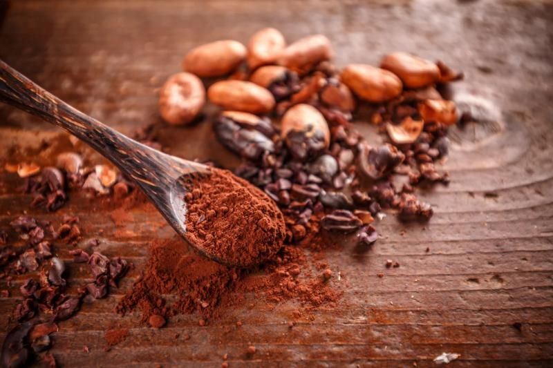 il est conseillé de consommer 19 à 54 g de cacao par jour en cas de maladie cardiovasculaire. Source : embassychocolate.com