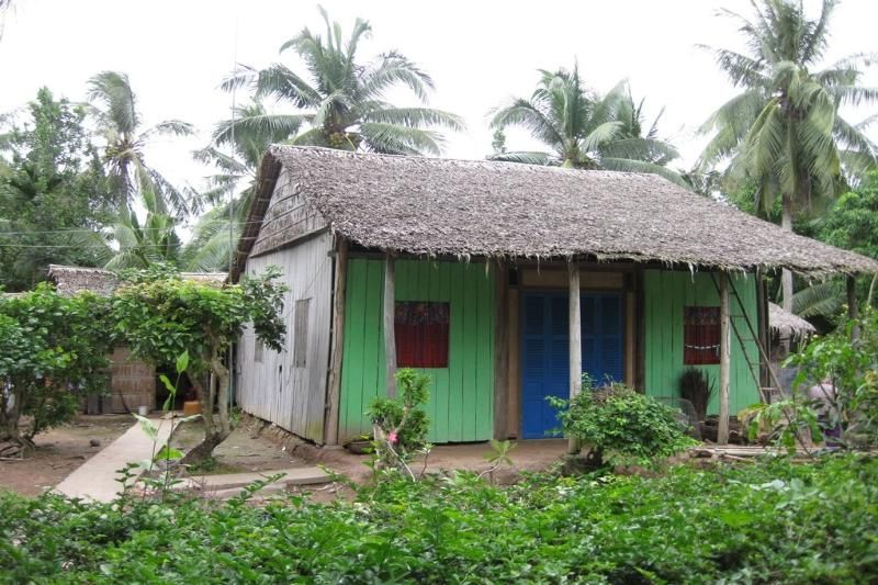 la maison en feuilles de palmier plus simple et plus confortable (source : noithatlongthanh)