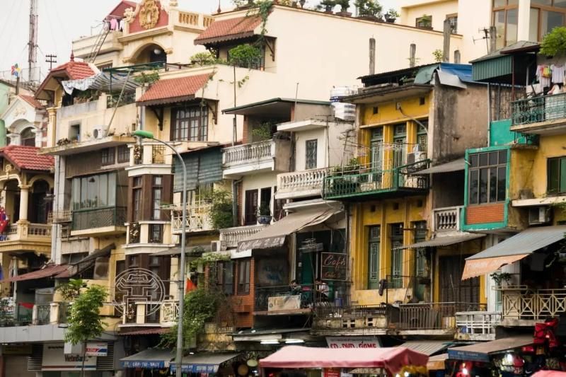 la maison tube unique à hanoi 