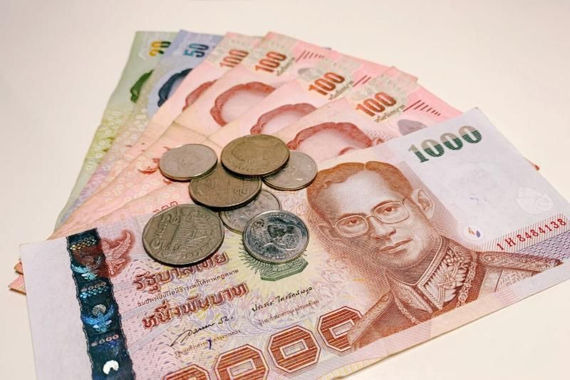la monnaie officielle est le baht (thb)