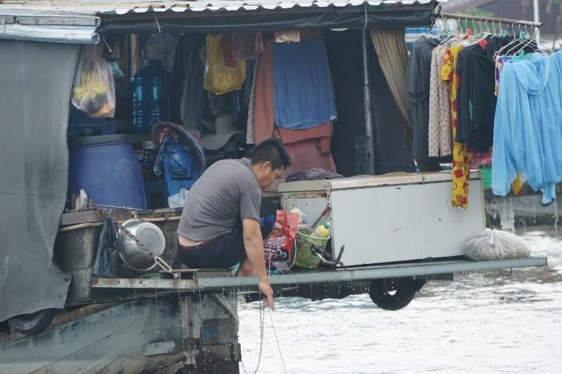 le bateau est aussi la maison des habitants ici