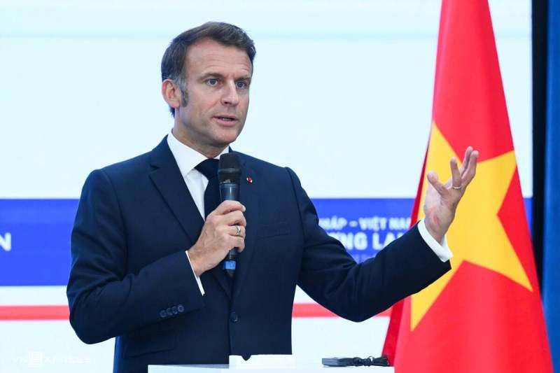 lors de la visite du président Emmanuel Macron au Vietnam, il a visité l’université des sciences et technologies de hanoï