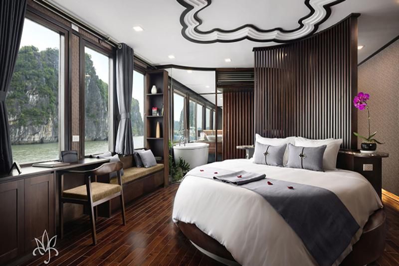 magnifique vue dans la chambre sur le crosière à la baie d'halong