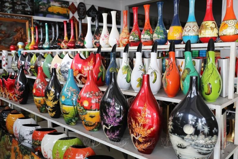 quelques produits en laque poncée du village de tuong binh hiep