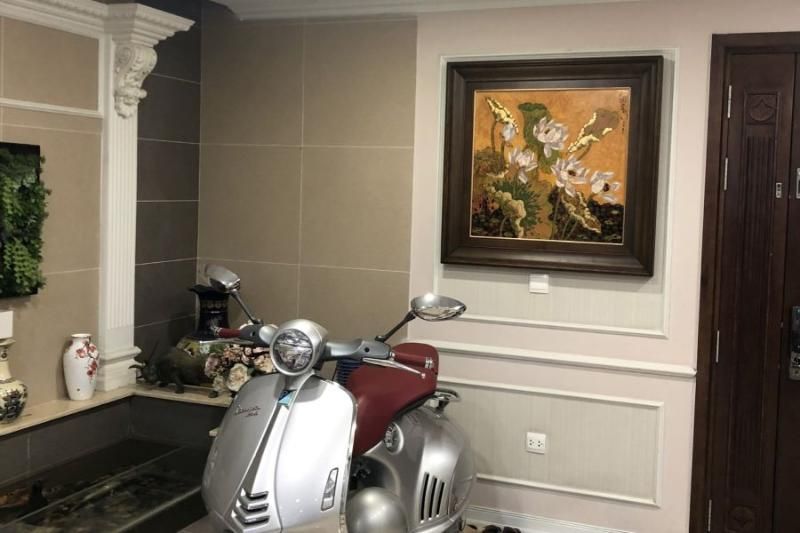 un petit coin très joli avec le peinture laque est décoré dans la maison