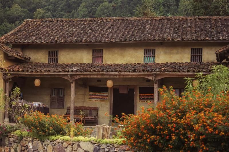 une maison jaune, un paysage à perte de vue (source : le journal de Hai Duong)