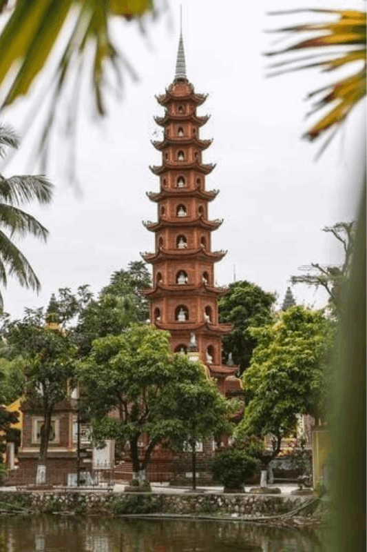 tour de la pagode Trấn Quốc avec ses 11 étages